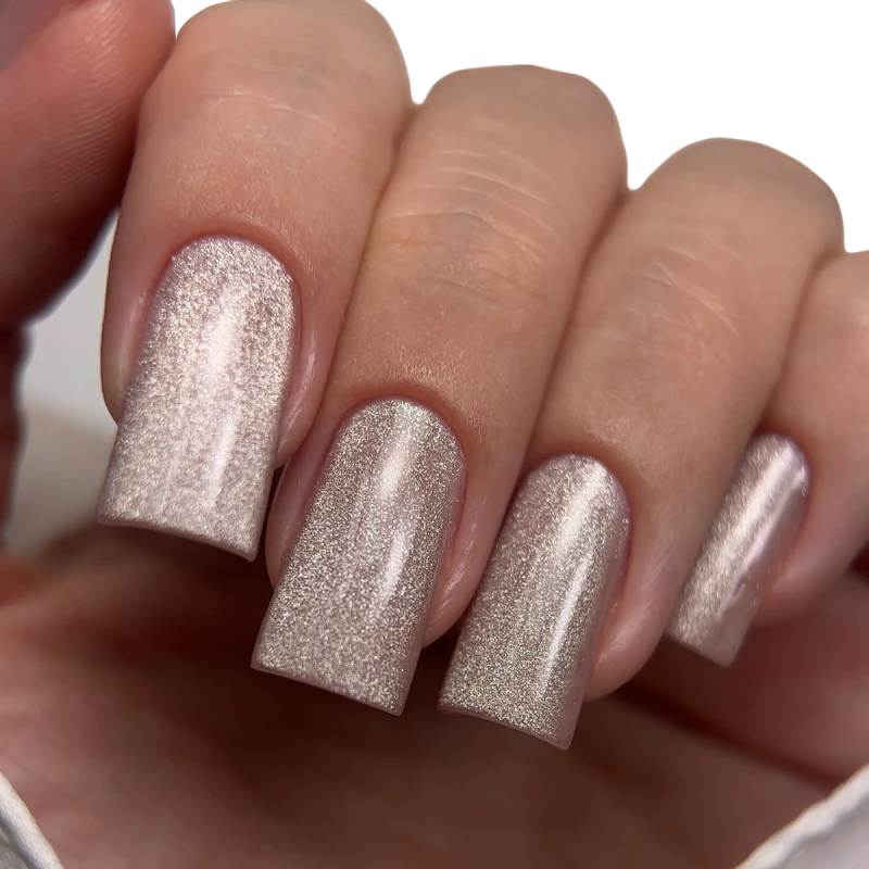 Гель-лак котяче око бежевий PNB Glamour Cat Nude Brocade №10 (8 мл)